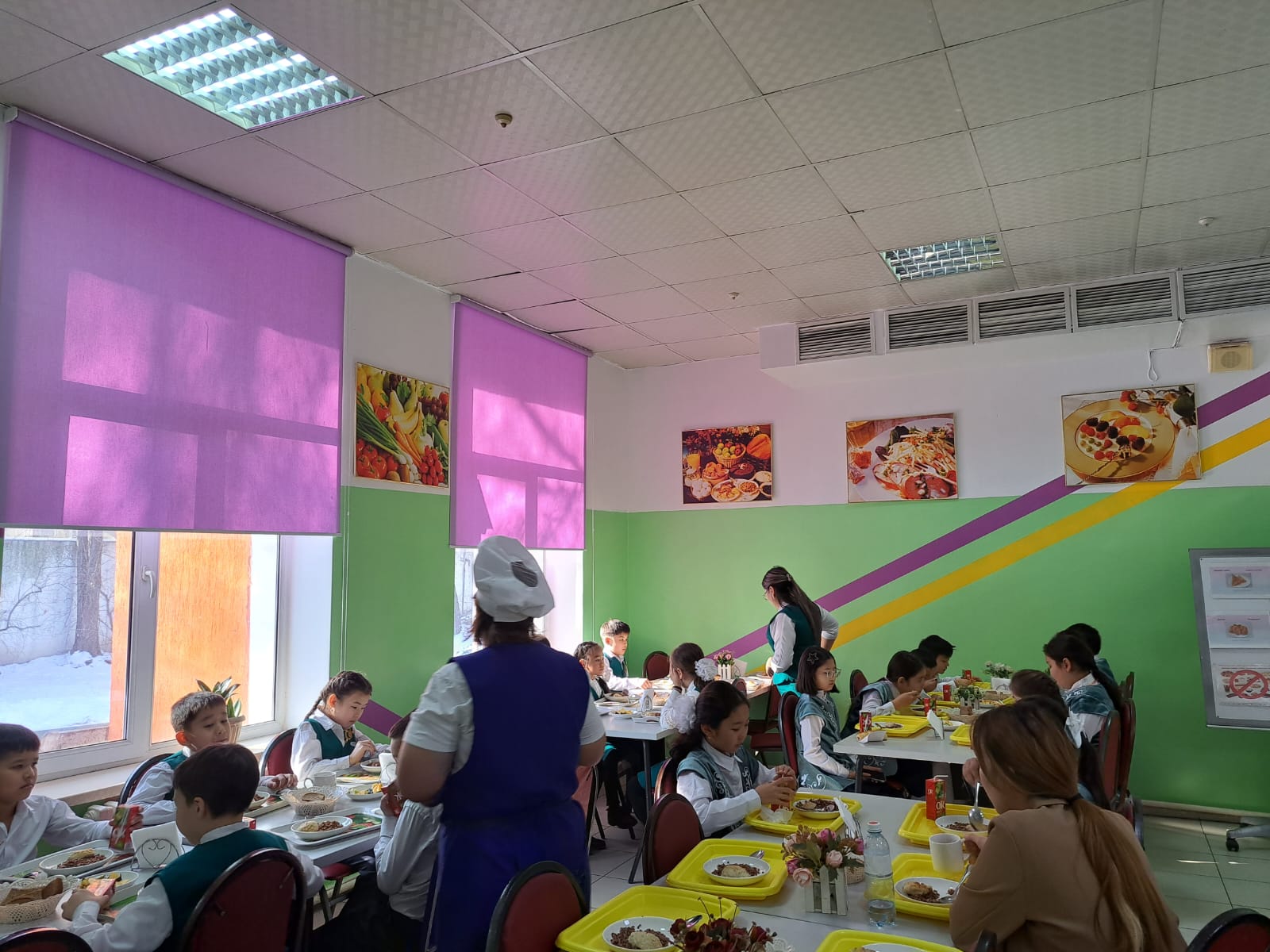 Балалардың тамақтану сәті